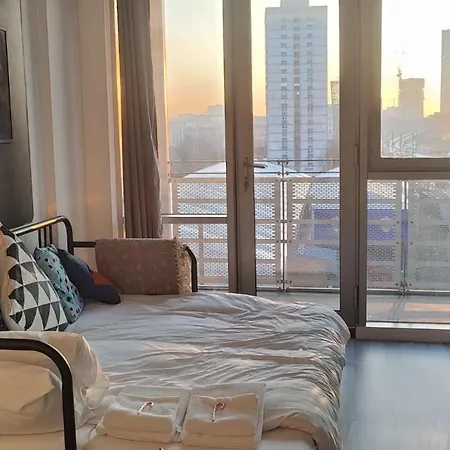 Giogio - Comfortable Stratford Flat With Stunning Views